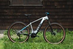 CUBE REACTION HYBRID PERFORMANCE 625 2022 - Monvelo.com